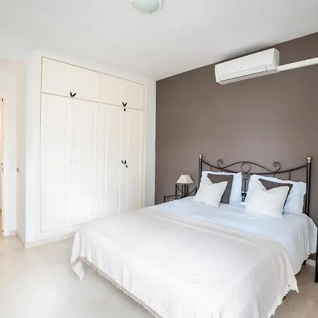 Holiday home Elegant 5-bedroom Apartment- 1 Min Walk To The In Bahia De Marbella
