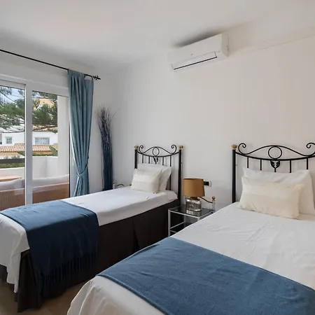 Elegant 5-bedroom Apartment- 1 Min Walk To The In Bahia De Holiday home