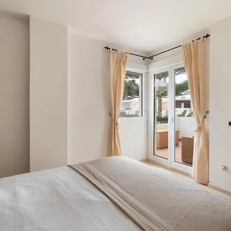 Holiday home Elegant 5-bedroom Apartment- 1 Min Walk To The In Bahia De Marbella