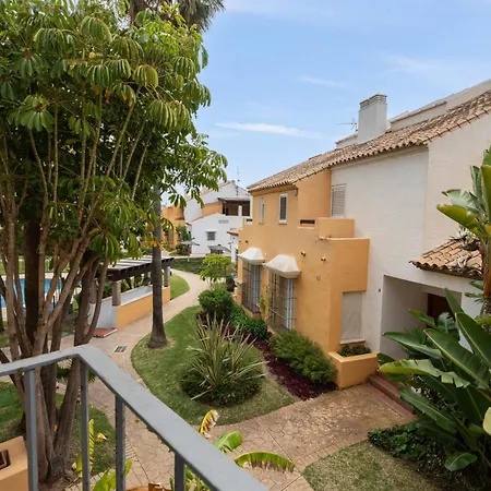 Elegant 5-bedroom Apartment- 1 Min Walk To The In Bahia De *