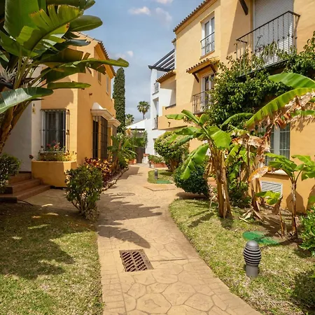 Elegant 5-bedroom Apartment- 1 Min Walk To The In Bahia De * Marbella
