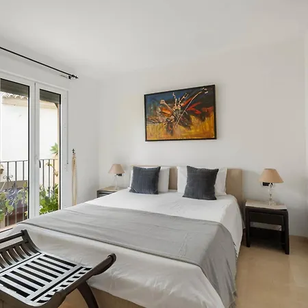 Elegant 5-bedroom Apartment- 1 Min Walk To The In Bahia De Holiday home