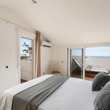 Elegant 5-bedroom Apartment- 1 Min Walk To The In Bahia De *