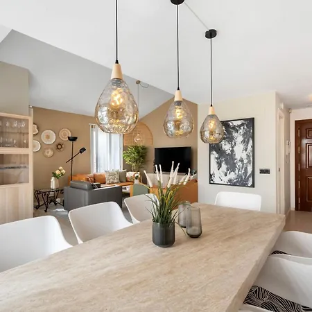 Elegant 5-bedroom Apartment- 1 Min Walk To The In Bahia De Holiday home Marbella