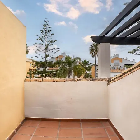 Elegant 5-bedroom Apartment- 1 Min Walk To The In Bahia De